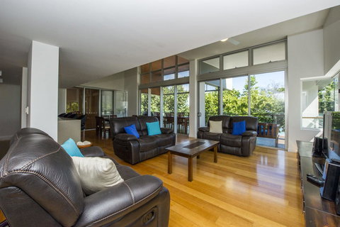 Maggies Beachfront Apartment 12 - Tourism Brisbane 14