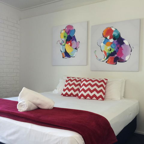 Arcadia Village Motel - Brisbane Tourism 1