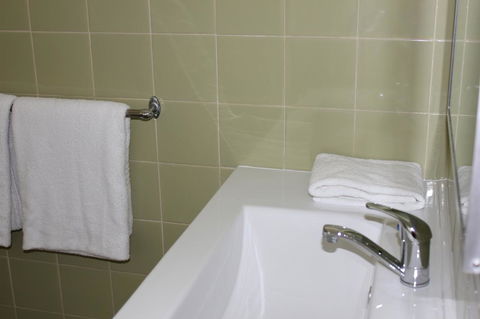 Arcadia Village Motel - Brisbane Tourism 13