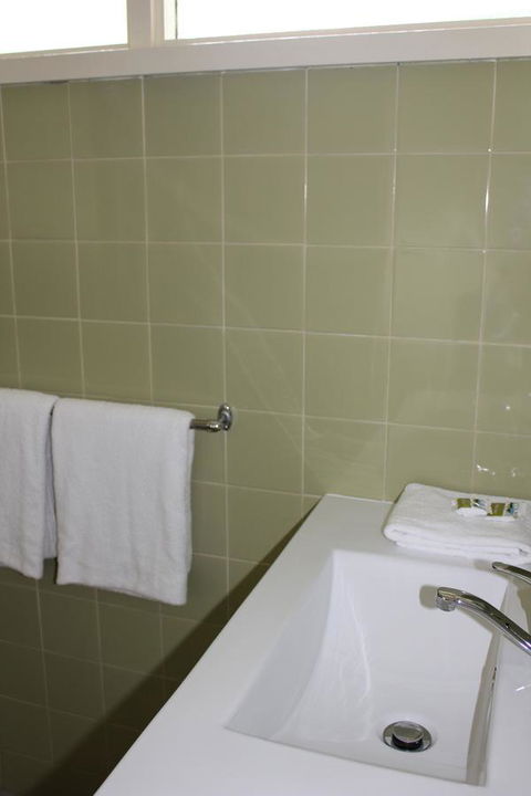 Arcadia Village Motel - Brisbane Tourism 12