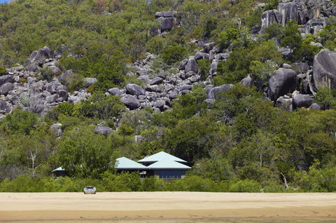 Absolute Beachfront - Brisbane Tourism 9