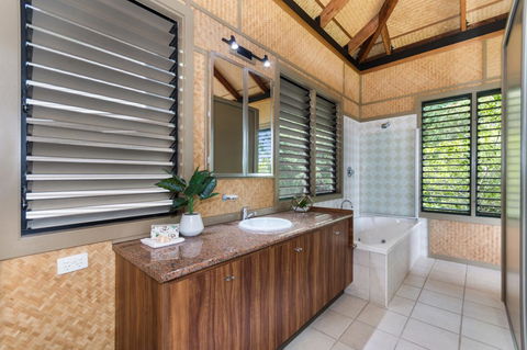 Absolute Beachfront - Brisbane Tourism 2
