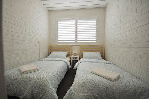 Ocean Wave - Tourism Brisbane 15