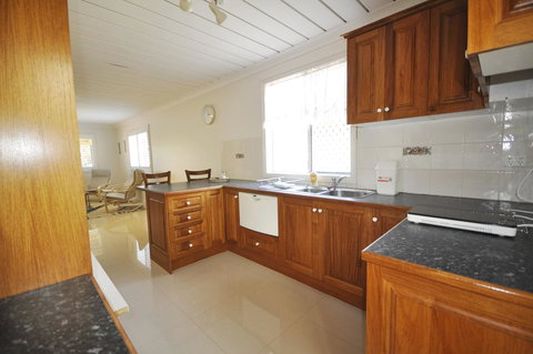 Ocean Wave - Tourism Brisbane 7