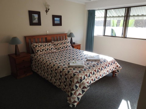 Placid Waters Holiday Apartments - Brisbane Tourism 9