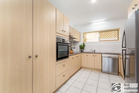 Immaculate Spacious Second Floor Unit Overlooking Pristine Parklands - Brisbane Tourism 7