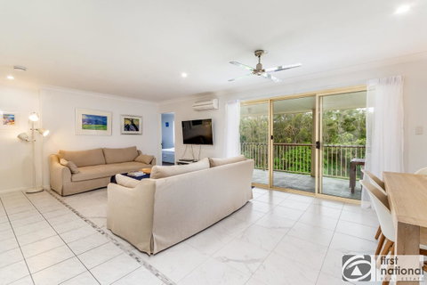 Immaculate Spacious Second Floor Unit Overlooking Pristine Parklands - Brisbane Tourism 3