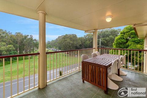 Immaculate Spacious Second Floor Unit Overlooking Pristine Parklands - Brisbane Tourism 0