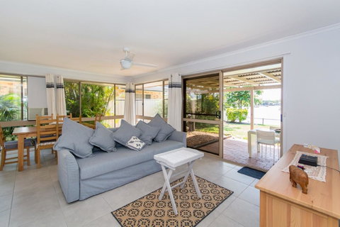 Lowset Home On The Canal - Dolphin Dr, Bongaree - Brisbane Tourism 2