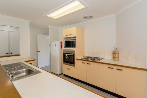 Lowset Home On The Canal - Dolphin Dr, Bongaree - Brisbane Tourism 5