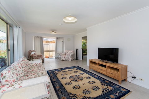 Lowset Home On The Canal - Dolphin Dr, Bongaree - Brisbane Tourism 12