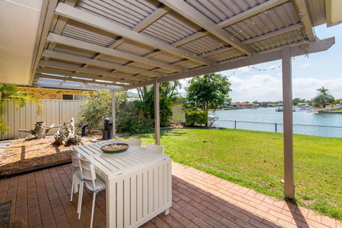 Lowset Home On The Canal - Dolphin Dr, Bongaree - Brisbane Tourism 0