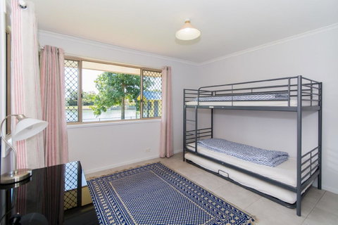 Lowset Home On The Canal - Dolphin Dr, Bongaree - Brisbane Tourism 13