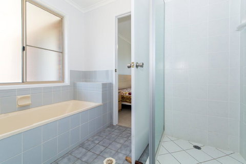Lowset Home On The Canal - Dolphin Dr, Bongaree - Brisbane Tourism 11