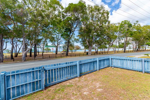 Charm And Comfort In This Ground Floor Unit With Water Views! Welsby Pde, Bongaree - Tourism Brisbane 12