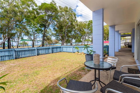 Charm And Comfort In This Ground Floor Unit With Water Views! Welsby Pde, Bongaree - Tourism Brisbane 0