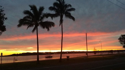 Charm And Comfort In This Ground Floor Unit With Water Views! Welsby Pde, Bongaree - Tourism Brisbane 2