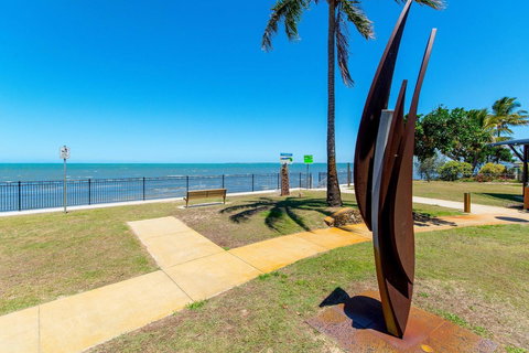 Charm And Comfort In This Ground Floor Unit With Water Views! Welsby Pde, Bongaree - Tourism Brisbane 5