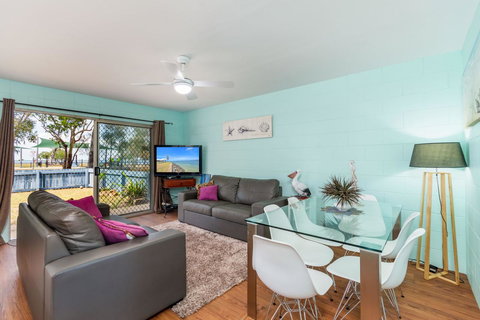 Charm And Comfort In This Ground Floor Unit With Water Views! Welsby Pde, Bongaree - Tourism Brisbane 14