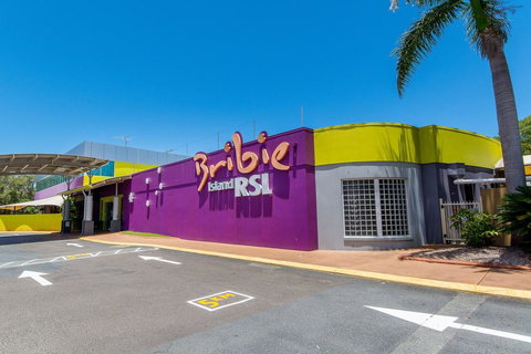 Charm And Comfort In This Ground Floor Unit With Water Views! Welsby Pde, Bongaree - Tourism Brisbane 3