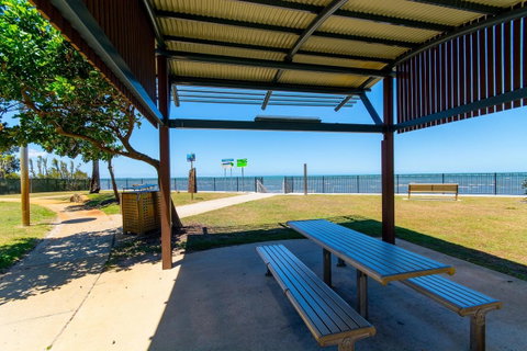 Private Canal Duplex With Pontoon - Oleander Drive, Bongaree - Brisbane Tourism 1