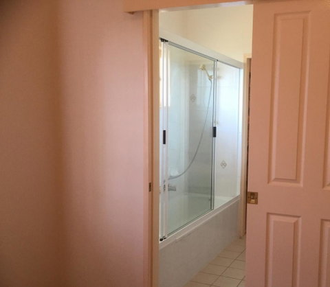 Private Canal Duplex With Pontoon - Oleander Drive, Bongaree - Brisbane Tourism 16