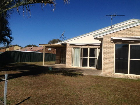 Private Canal Duplex With Pontoon - Oleander Drive, Bongaree - Brisbane Tourism 3