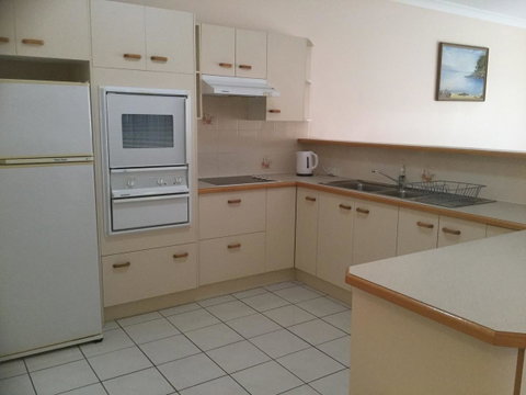 Private Canal Duplex With Pontoon - Oleander Drive, Bongaree - Brisbane Tourism 6