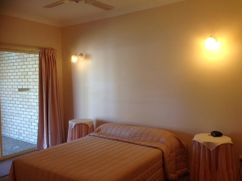 Private Canal Duplex With Pontoon - Oleander Drive, Bongaree - Brisbane Tourism 11