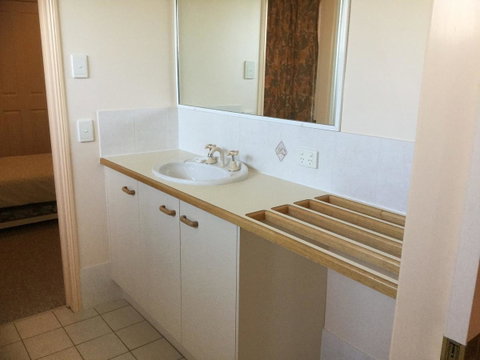 Private Canal Duplex With Pontoon - Oleander Drive, Bongaree - Brisbane Tourism 18