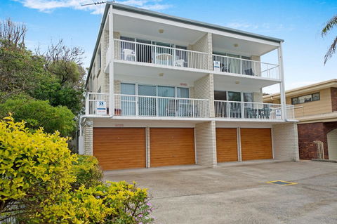 LISTEN TO THE SURF From Rickman Pde, Woorim - Brisbane 4u 17