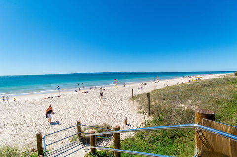 LISTEN TO THE SURF From Rickman Pde, Woorim - Brisbane 4u 15