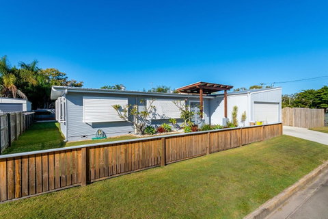 Fabulous Family Destination In Paradise Parade, Bongaree - Tourism Brisbane 0