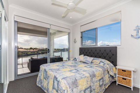 Stunning Canal Home Oh So Close To The Waterfront - Brisbane Tourism 20