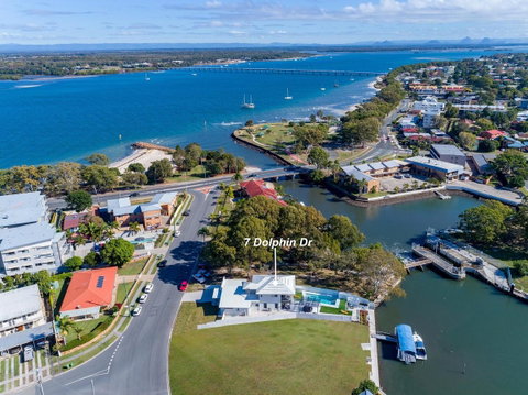 Stunning Canal Home Oh So Close To The Waterfront - Brisbane Tourism 17