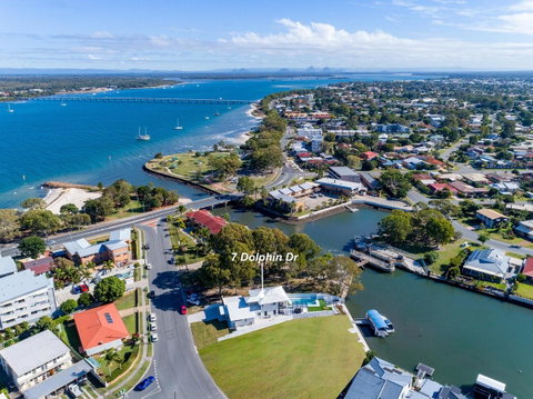 Stunning Canal Home Oh So Close To The Waterfront - Brisbane Tourism 13