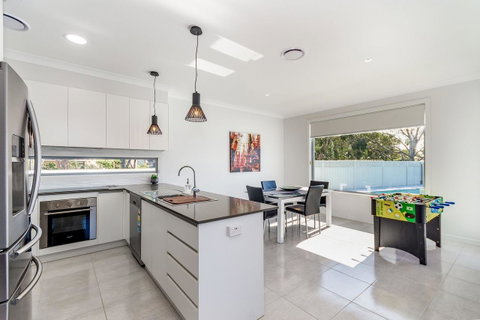 Stunning Canal Home Oh So Close To The Waterfront - Brisbane Tourism 15