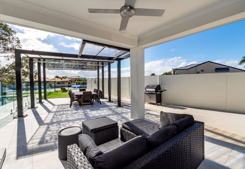 Stunning Canal Home Oh So Close To The Waterfront - Brisbane Tourism 16