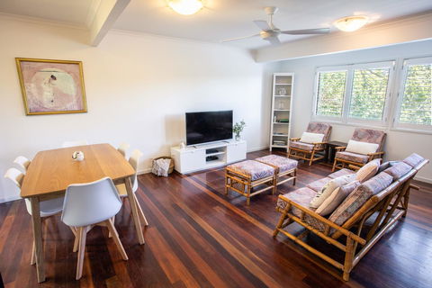 Point Break Beach House - Tourism Brisbane 3