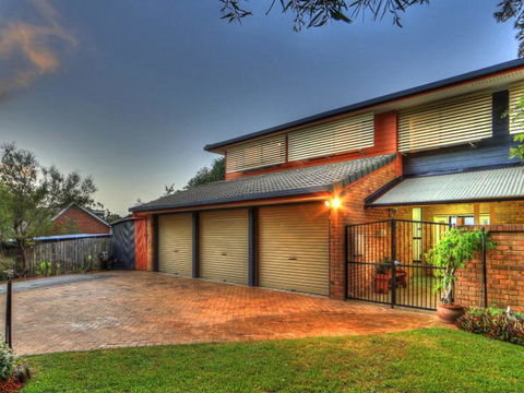 Belle Vue Beach House By Discover Stradbroke - Tourism Brisbane 4
