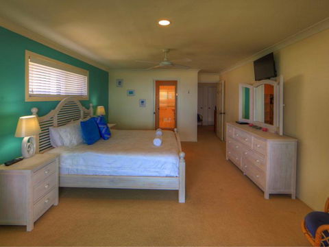Belle Vue Beach House By Discover Stradbroke - Tourism Brisbane 1