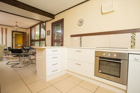 'Banksia 7' Marine Parade - Tourism Brisbane 2
