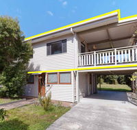 'Beach Break 1' 1/10 Lionel Street - upstairs unit with Aircon - Tourism Brisbane