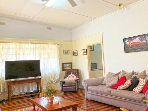 'Daves Place', 27 Rigney St - Holiday House With WIFI, Aircon & Boat Parking - Tourism Brisbane 1