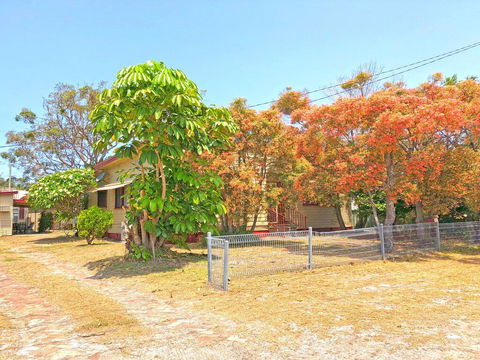 'Daves Place', 27 Rigney St - Holiday House With WIFI, Aircon & Boat Parking - Tourism Brisbane 0