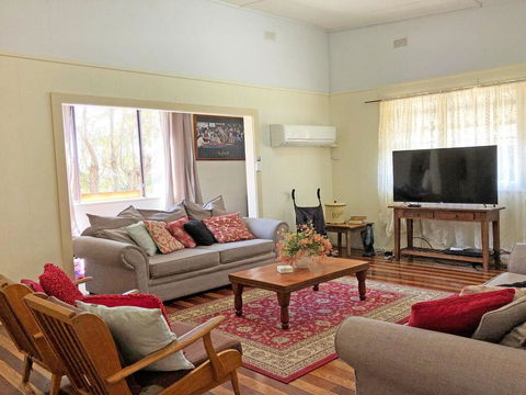 'Daves Place', 27 Rigney St - Holiday House With WIFI, Aircon & Boat Parking - Tourism Brisbane 3