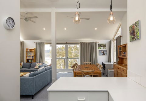 'Matilda' - Spacious & Centrally Located With Great Lake Views - Tourism Brisbane 2