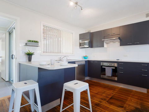 'Shoalz', 28 Rigney Street - Renovated Pet Friendly Cottage & Boat Parking - Tourism Brisbane 3