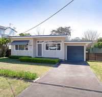 'Shoalz' 28 Rigney Street - Renovated Pet Friendly Cottage  Boat Parking - Tourism Brisbane
