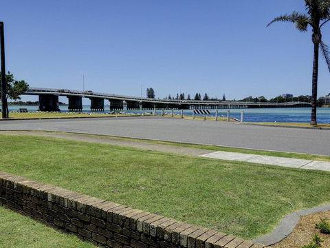 'Time And Tide' 1 - Ground Floor With Water Views - Tourism Brisbane 2